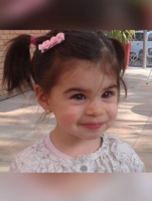 Carolina Mestrovic Instagram - Princesa de mi vida..
Hace 14 años nos miramos por primera vez y mi vida cambió para siempre. Llegaste a llenarme de luz, de alegría, de vida, de enseñanzas y de infinito amor. Cada minuto al ladito tuyo es mi mayor bendición.
Solo quiero que seas feliz, que sueñes grande, que te equivoques, rías y vuelvas a empezar, que le sigas regalando al mundo tu dulzura y tu sonrisa hermosa, que nunca pierdas esa pureza y bondad que hay en tu alma, que los días buenos te colmen de felicidad y que los no tan buenos te llenen de sabiduría para aprender de esta vida bella y aceptarla tal como es. Que dibujes mapas de aventuras que lleguen hasta el cielo y cuando bajes de las estrellas continúes pisando firme los caminos que debas recorrer segura de ti, de tu esencia y de tu ser.
Nunca olvides lo maravillosa y única que eres!
Te amo con toda mi alma desde siempre y para siempre…
Feliz cumpleaños mi vida!!
❤️