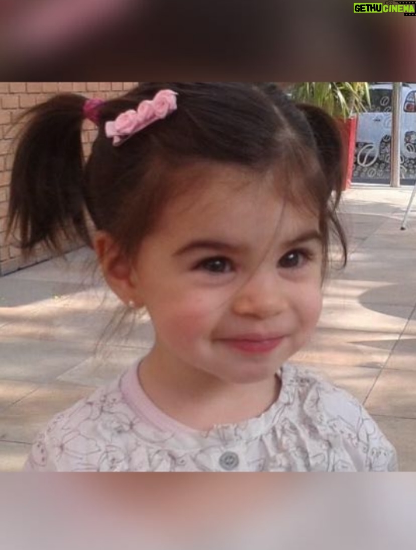 Carolina Mestrovic - 26.3K Likes - Princesa de mi vida..
Hace 14 años nos miramos por primera vez y mi vida cambió para siempre. Llegaste a llenarme de luz, de alegría, de vida, de enseñanzas y de infinito amor. Cada minuto al ladito tuyo es mi mayor bendición. 
Solo quiero que seas feliz, que sueñes grande, que te equivoques, rías y vuelvas a empezar, que le sigas regalando al mundo tu dulzura y tu sonrisa hermosa, que nunca pierdas esa pureza y bondad que hay en tu alma, que los días buenos te colmen de felicidad y que los no tan buenos te llenen de sabiduría para aprender de esta vida bella y aceptarla tal como es. Que dibujes mapas de aventuras que lleguen hasta el cielo y cuando bajes de las estrellas continúes pisando firme los caminos que debas recorrer segura de ti, de tu esencia y de tu ser.
Nunca olvides lo maravillosa y única que eres!
Te amo con toda mi alma desde siempre y para siempre…
Feliz cumpleaños mi vida!!
❤️