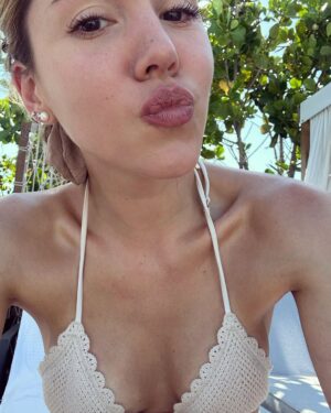 Carolina Mestrovic Instagram - Que lindo estuvo!! Feliz aniversario mi amor!! Gracias por tu amor, por ser mi mejor amigo y el mejor esposo del mundo! Por cuidarme y hacerme feliz!! Te amooo!! Y espero sigamos celebrando siempre nuestro camino juntos!!❤️