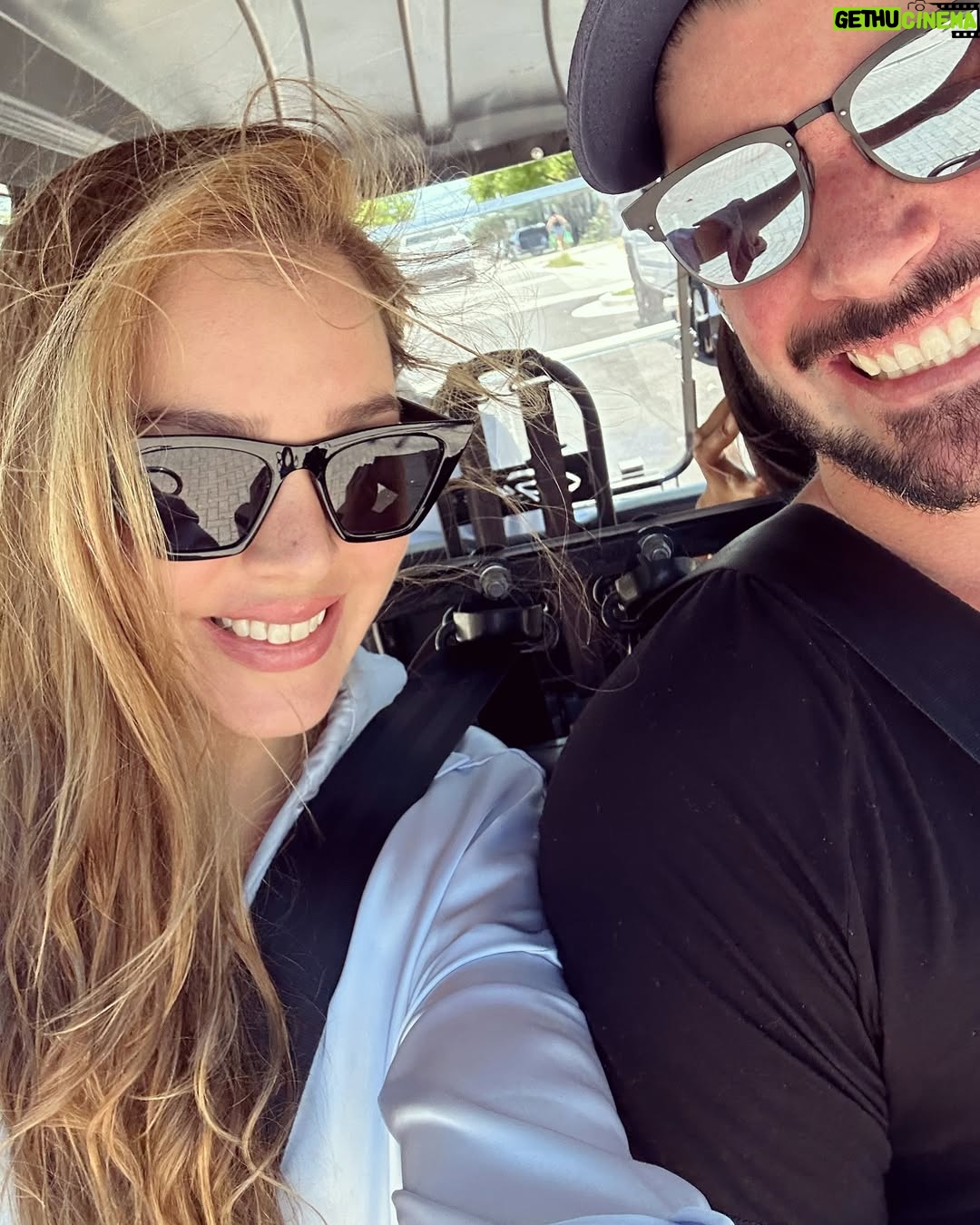 Carolina Mestrovic - 15.5K Likes - Que lindo estuvo!! Feliz aniversario mi amor!! Gracias por tu amor, por ser mi mejor amigo y el mejor esposo del mundo! Por cuidarme y hacerme feliz!! Te amooo!! Y espero sigamos celebrando siempre nuestro camino juntos!!❤️