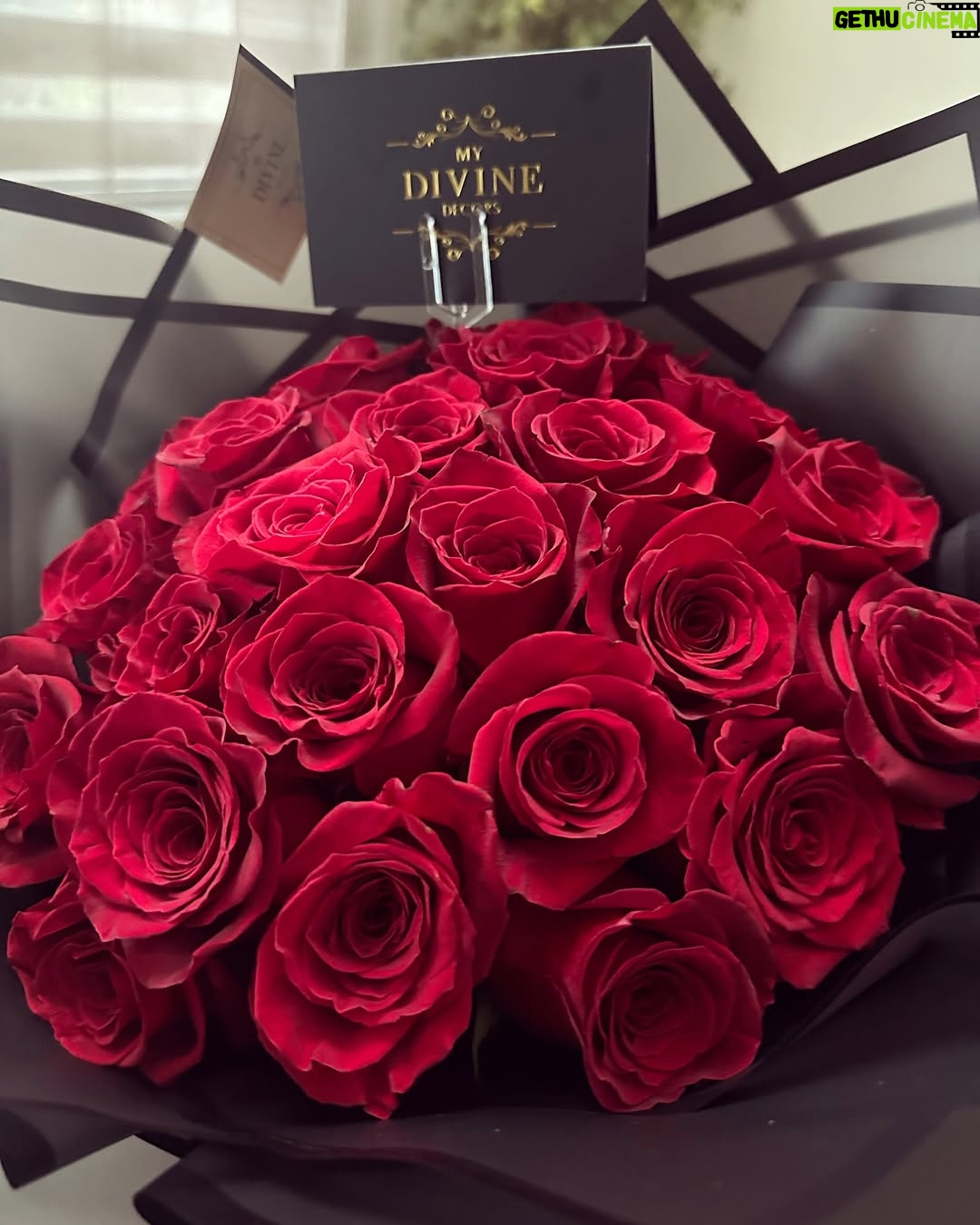 Carolina Mestrovic - 15.5K Likes - Que lindo estuvo!! Feliz aniversario mi amor!! Gracias por tu amor, por ser mi mejor amigo y el mejor esposo del mundo! Por cuidarme y hacerme feliz!! Te amooo!! Y espero sigamos celebrando siempre nuestro camino juntos!!❤️