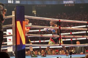 Carolina Padrón Instagram - Estrategia y ajuste. Siento que la esquina de Canelo no supo cómo afrontar la velocidad de Crawford. Seguían buscando el golpe de poder, con solo dos golpes ante un peleador que le soltaba constantemente ráfagas a la cara. Sobrepasado. Después del 5to round era claro que Crawford tenía la ventaja.