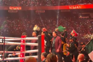 Carolina Padrón Instagram - Estrategia y ajuste. Siento que la esquina de Canelo no supo cómo afrontar la velocidad de Crawford. Seguían buscando el golpe de poder, con solo dos golpes ante un peleador que le soltaba constantemente ráfagas a la cara. Sobrepasado. Después del 5to round era claro que Crawford tenía la ventaja.