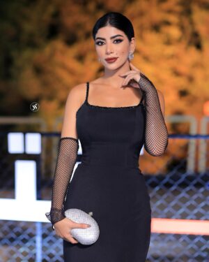 Caroline Azmy Instagram - انا مش عارفنى 🙃😎
@shahid.vod
Dress @dinaelgeddawyofficial
Makeup @zeinaelnaggar
Hair @mahmoud_hair_stylist
Photography @samehselim.official