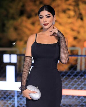 Caroline Azmy Instagram - انا مش عارفنى 🙃😎
@shahid.vod
Dress @dinaelgeddawyofficial
Makeup @zeinaelnaggar
Hair @mahmoud_hair_stylist
Photography @samehselim.official