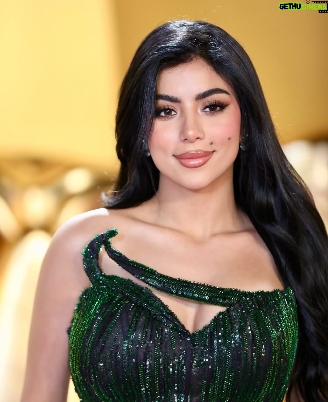 Caroline Azmy - 275K Likes - 💚