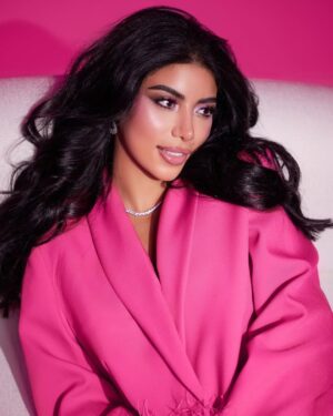 Caroline Azmy Instagram - 💕 

Photographer: @hamedkblog 
Stylist: @kariemfadl 
Art director: @_mayaneheshamm11 
MUA: @shotytmiex 
Hairstylist: @khaledelmadni 
Wardrobe: @maison_de_chris @cocanbags 
Jewellery: @marlysilver
Styling Assistant: @beshoytarek