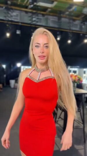 Catalina Palacios Instagram - Siempre he bailado el baile de la vida 💗🦋👑🇨🇱❤️🔥
Gracias @salones.bangs por el color tan hermoso tal cual yo lo quería 😍 amo tu trabajo @salones.bangs 🥰❤️🔥