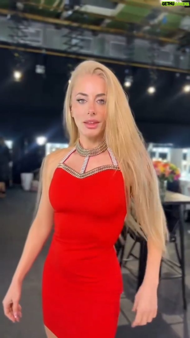 Catalina Palacios - 5.2K Likes - Siempre he bailado el baile de la vida 💗🦋👑🇨🇱❤️‍🔥
Gracias @salones.bangs por el color tan hermoso tal cual yo lo quería 😍 amo tu trabajo @salones.bangs 🥰❤️‍🔥