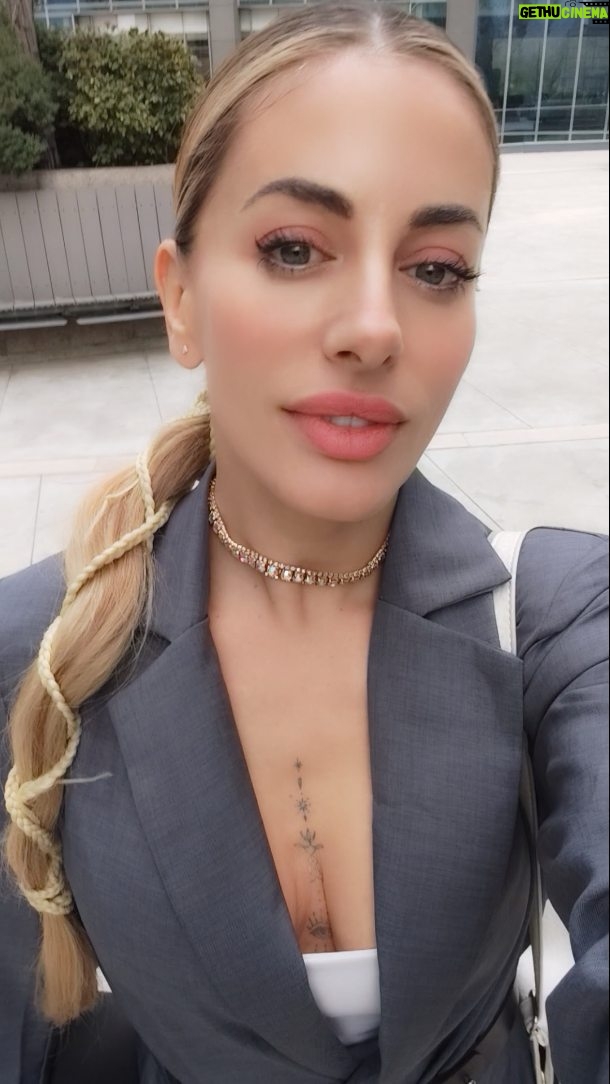 Catalina Palacios - 3.7K Likes - Hoy otro hermoso encuentro con todas las candidatas a @misschileuniverso fue lindo todo! Ya podrán verlo 😊 mi look es de la tienda @diversity_modaa 👌 les hice un modelaje completo de mi look 🥰❤️‍🔥
Look @diversity_modaa 
Pelo y maquillaje Catalina Palacios Galindo 😊