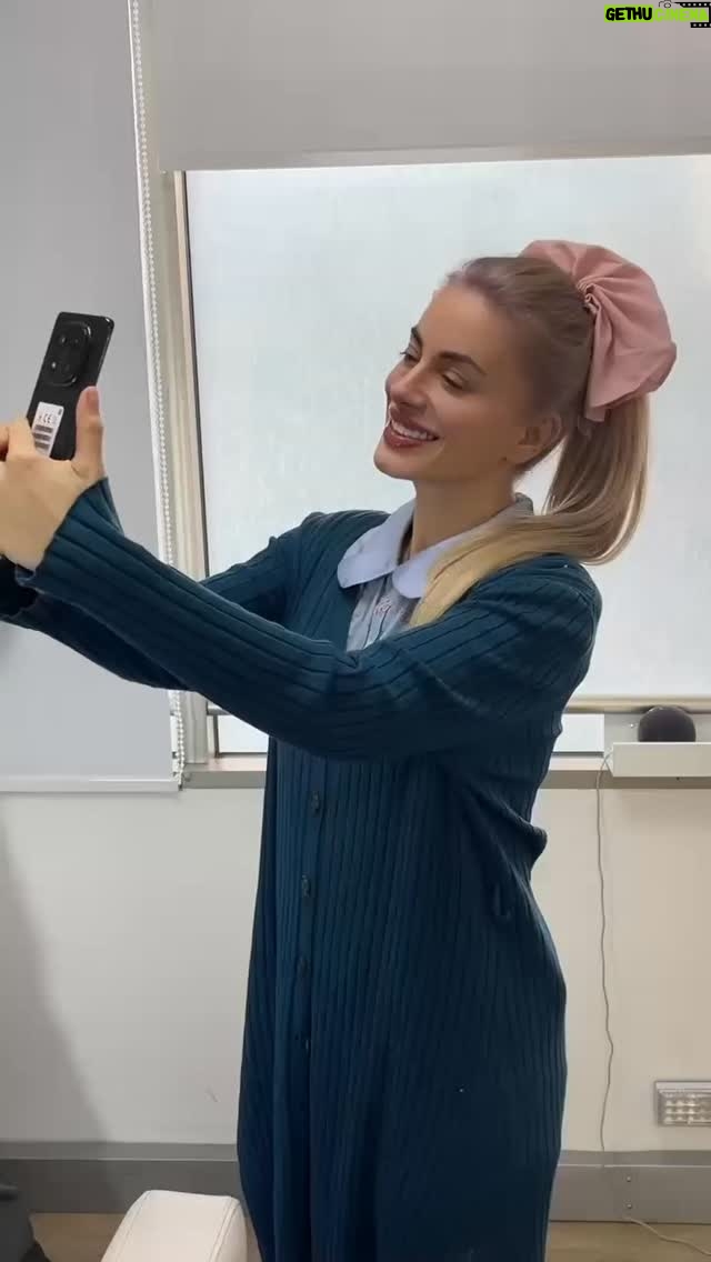 Catalina Palacios - 2.3K Likes - Un regalito con mucho amor para los fanáticos de mi boca 🩷 está súper inflamado por qué está recien hecho, y exactamente estoy en @thebeautyclinicchile y acaban de terminar el procedimiento con ácido hialurónico en mis labios, después les mostraré como queda una vez desaparece la inflamación 😍 a mi encanta y el lugar que me da está confianza siempre, por su seriedad, profesionalismo, y un gran equipo de profesionales, es @thebeautyclinicchile 🩷🩷🩷