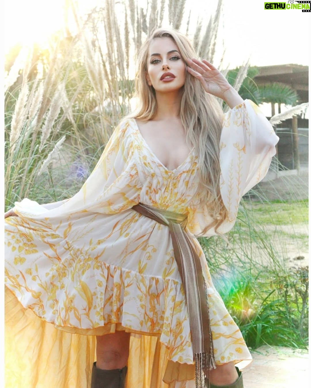 Catalina Palacios - 2.7K Likes - Vestido amarillo @marseguraoficial 
Estilo @marilynvcc 
Vestido blanco @pazmoresco
Estilo @andre.imagenysanacion 
Maquillaje y pelo Catalina Palacios 
Foto @xteriofotografia 
Dirección de proyecto @positive_models 
Para @misschileuniverso rumbo a @missuniverse