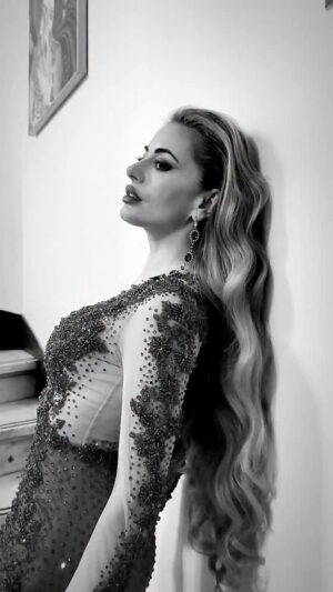 Catalina Palacios Instagram - Backstage 👑🇨🇱✨
Trabajo artístico! Para @misschileuniverso
Creado y gestionando por @positive_models
Pelo:@elpeluquerodelareina
Maquillaje: Catalina palacios
Vestido: @luzangelicanovias
Joyas: @ericbijoux