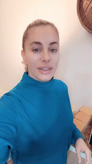 Catalina Palacios Instagram - @vitawa_cl me encantaaaaaaaaaa! Realmente mejora tu calidad de vida!!! Y tienen formatos y planes para todos! Está parte me encanta! Va conectado a tu cañería, por lo que no tienes que vivir comprando bidones ni juntar plástico! Tiene una preciosa estética elegante y combinable con todos los ambientes y cocinas! 👌🏼
Llegan a todo chile!!! Y son muy muy rápidos en la instalación! 😍 Me enamore jajjajaja además que la atención es espectacular, te instruyen sobre los beneficios de una agua purificada y revitalizada con el sistema @vitawa_cl