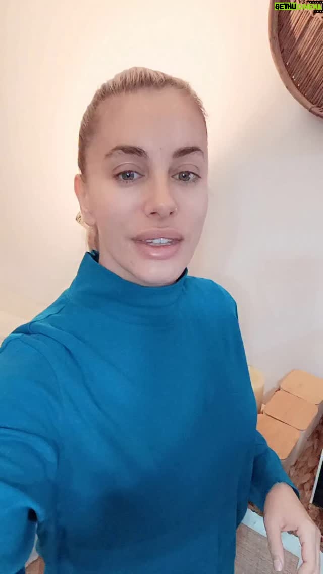 Catalina Palacios - 1.4K Likes - @vitawa_cl me encantaaaaaaaaaa! Realmente mejora tu calidad de vida!!! Y tienen formatos y planes para todos! Está parte me encanta! Va conectado a tu cañería, por lo que no tienes que vivir comprando bidones ni juntar plástico! Tiene una preciosa estética elegante y combinable con todos los ambientes y cocinas! 👌🏼
Llegan a todo chile!!! Y son muy muy rápidos en la instalación! 😍 Me enamore jajjajaja además que la atención es espectacular, te instruyen sobre los beneficios de una agua purificada y revitalizada con el sistema @vitawa_cl