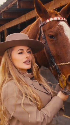 Catalina Palacios Instagram - Somos uno solo chile 🇨🇱
Un solo corazón de fuego 🔥
Dirección edición y contenido: @cristophersebastiam
Traje nacional:@tienda_lamedialuna
Maquillaje y pelo: Catalina Palacios
Dirección de proyecto @positive_models
Vamos con todoooooo!!!!