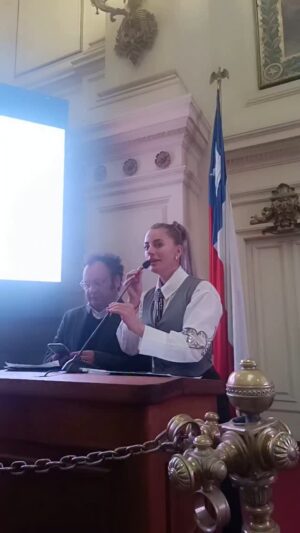 Catalina Palacios Instagram - Una gran experiencia en el ex congreso! Junto a diversas personalidades de la política nacional! Visibilizando y exponiendo las debilidades de la ley cholito! En un conversatorio nutritivo, un espacio para proponer soluciones y presentar ideas! Todo por nuestros animales!!! Vamos chileeeee!!! Iniciativa y movimiento animalista del diputado @ciudadanovideladiputado quien ama a los animales y está decidido a protegerlos!!
Lo dije ayer y lo reitero! Los humanos no somos dueños del mundo! Podemos gobernar nuestro circuito social y dirigirlo Pero debe ser en comunión con todos los seres!!!! Con nuestra realidad natural y entorno! Proteger con nuestra inteligencia y amor! A eso se refiere cuando se habla de inteligencia súperior!
Gracias por mi look @rosadelosvientostienda ❤️🔥💪🏼