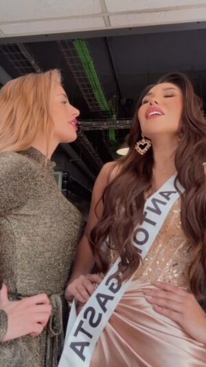 Catalina Palacios Instagram - ✨Diva energy ON✨ Junto a la maravillosa @katap_oficial como Miss Maitencillo, reviviendo este hitazo “NoXEl” de la icónica Karen Paola, con la fuerza vocal de la reina @myriamhernandez_oficial 👑
Que en @misschileuniverso nos acompañe todo el power de estas musas chilenas que marcaron una era 💥
Mi admiración y cariño profundo a Katita Palacios 💕 Siempre quise conocerla y ahora estamos juntas en esto 💫
#MissAntofagasta #MissMaitencillo #KarenPaola #MyriamHernández #Noxel