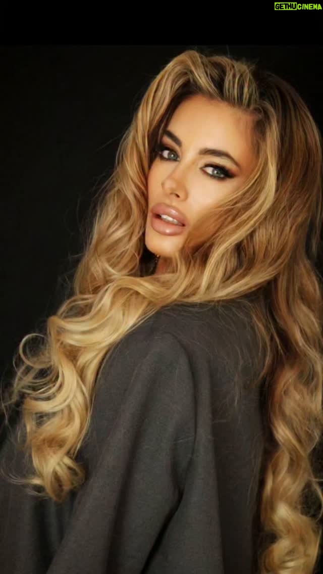 Catalina Palacios - 1.9K Likes - El resultado de trabajar con los mejores 🔥💪🇨🇱👑 para este @misschileuniverso rumbo a @missuniverse
Gracias por su guía, enseñarme sobre este nuevo universo y estilo! Una forma diferente con la que ya observo el mundo comunicacional! Este certamen @misschileuniverso
Ha cambiado muchas cosas en mi y para bien! Estoy orgullosa de todo lo aprendido, me he empapado de una nueva forma de navegar esta experiencia, sin duda rumbo a mi mejor versión Gracias a ustedes! 🙏 Gracias 
@positive_models
@xteriofotografia 
@elpeluquerodelareina 
@mila_delaporte 
@kenomanzur