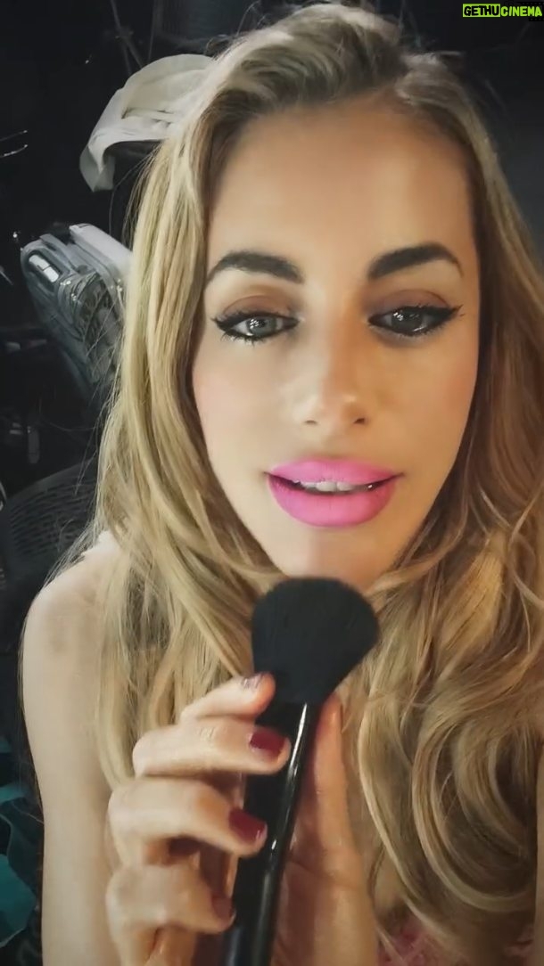 Catalina Palacios - 11.1K Likes - Me gusta mucho divertirme! Amo la música y ayer lo pase tan bien!!! Disfruto tanto cada momento con tanta alegría! Pusieron una música que le gustaba mucho a mi mamá y ella siempre la ponía mientras hacía el aseo 💕 se que estaría tan orgullosa de lo que estoy iniciando!!! 🦋 Te amo tanto mamá se que me acompañas en cada momento, no es casualidad que justo sonara esa canción y tu eres y siempre serás mi reina👑 gracias por haber sido mi madre y gracias por serlo ya que el amor y conexión no tienen fin...