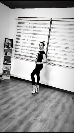 Catalina Palacios Instagram - Mi primera clase en @positive_models te amo mi profe hermosaaaaa secaaaa @any_actress ❤️🔥🌟🇨🇱👑💪🏼vamos con todoooooo!!!! Por mi chile hermoso!!!!
#miss
#MissUniversoChile
#pasarela
#clasespasarela
#miprimeraclase
#pasarelamiss
#chile
#chilena
#chilenadecorazon
#chilenadealmay❤🇨🇱