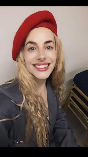 Catalina Palacios Instagram - Desde Alemania! Tras 25 años viviendo en alemania, llego a chile! Chileno! Dueño de su propio podcast! @misterroka Director y creador de contenido! Extrañaba su tierra y viajo exclusivamente a entrevistar nos 🎇⭐ con una agenda planificada desde el verano ✨ acaba de crear su propia marca de vino chileno "míster roka"
Aquí les dejo unas fotitos de esta linda conversación realizada por @misterroka donde tocamos muchos temas! Y muy pronto estará disponible, estoy segura que les va a encantar!
Gracias por la invitación y por haber sido yo una de las elegidas para tus entrevistas en tu paso por Chile.
Mi look para las interesadas es de @diversity_modaa 😍