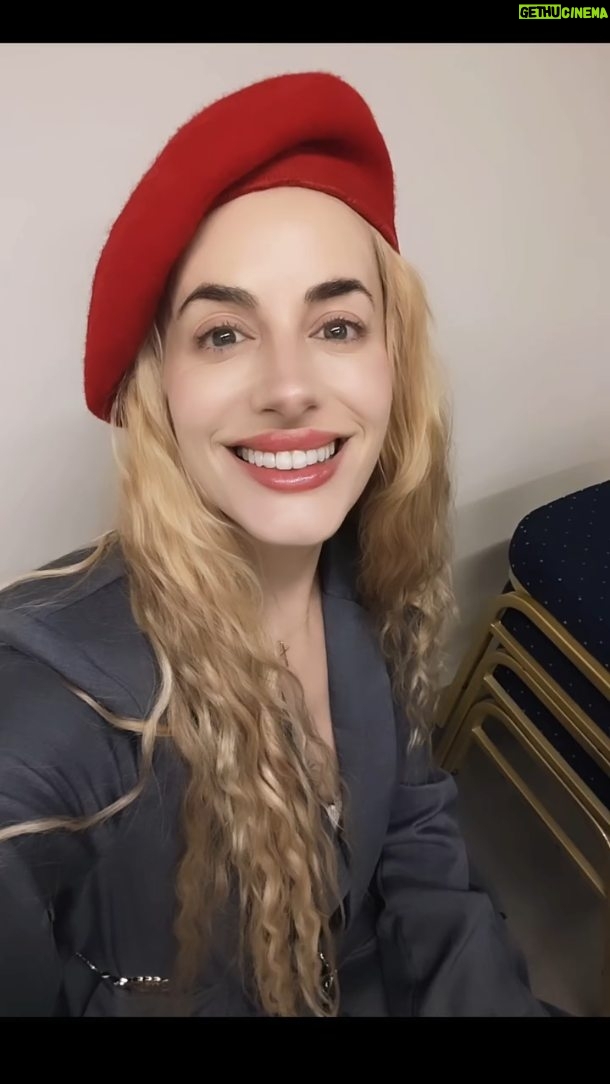 Catalina Palacios - 1.2K Likes - Desde Alemania! Tras 25 años viviendo en alemania, llego a chile!  Chileno! Dueño de su propio podcast! @misterroka Director y creador de contenido!  Extrañaba su tierra y viajo exclusivamente a entrevistar nos 🎇⭐ con una agenda planificada desde el verano ✨ acaba de crear su propia marca de vino chileno "míster roka" 
Aquí les dejo unas fotitos de esta  linda conversación realizada por @misterroka donde tocamos muchos temas!  Y muy pronto estará disponible, estoy segura que les va a encantar!
Gracias por la invitación y por haber sido yo una de las elegidas para tus entrevistas en tu paso por Chile.
Mi look para las interesadas es de @diversity_modaa 😍