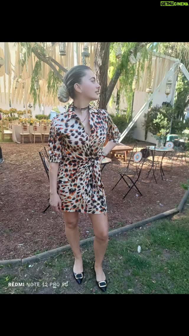 Catalina Palacios - 1.7K Likes - Del miércoles en el matri de mis amigos que amo y valoro en mi corazón @esanmusik y @kamiii.sr 💜 de las historias de amor más hermosas y unicas en este mundo!!!! Este es un nuevo comienzo de vida juntos unidos por su amor verdadero 🎇🎇🎇🎇🎇
Mil vestido es de @fashions_pacific para las interesadas que están buscando look para estás fechas de fin de año y más! 😃 💜💜💜💜