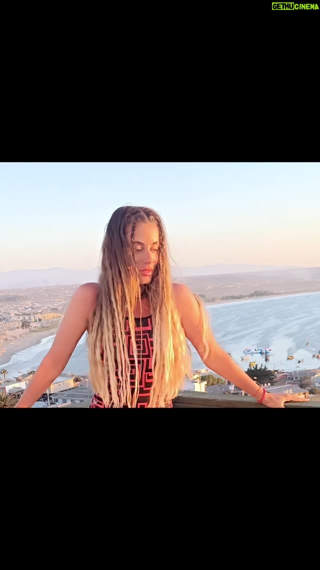 Catalina Palacios - 2.5K Likes - El romanticismo y la comodidad de los ochentas noventas 👙 amor por siempre 😍❤️🙋🏿