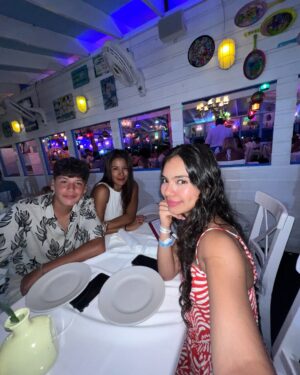 Caterin Escobar Instagram - Una vueltica por San Andrés 📍
#familia #carrete