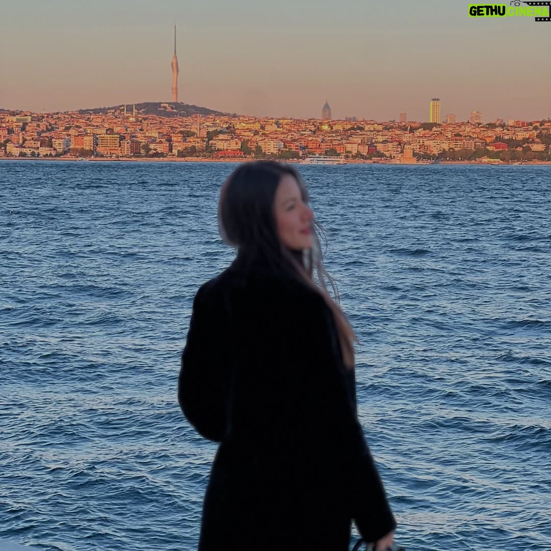 Caterin Escobar - 111.6K Likes - Unos 6 meses muy movidos 💃🏻
2025 vamos muy bien ☺️🙏🏼