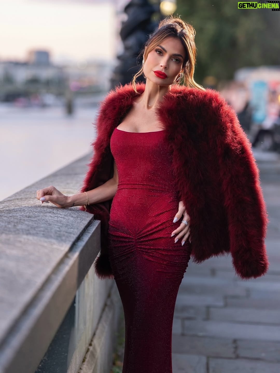 Caterina Valentino - 11.6K Likes - 𝟏 𝐭𝐨 𝟏𝟎 𝐑𝐚𝐭𝐞 𝐦𝐲 𝐨𝐮𝐭𝐟𝐢𝐭 ⁉️ 
Quién más ama este color❓ Amo el rojo intenso 
London you stole my heart 🇬🇧 🫀

Working on a new advertising campaign
Trabajando en nueva campaña publicitaria ✨

Photo: @2dorphoto 
Dress: @ellaboutiquemiami 
Makeup/Hair: @jessbonwickmua 
Jewels @caterinavalentinoworld 

Los amo ♥️

#moda #fashion  #london #Award