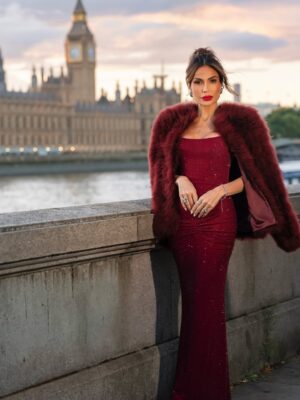 Caterina Valentino Instagram - 𝟏 𝐭𝐨 𝟏𝟎 𝐑𝐚𝐭𝐞 𝐦𝐲 𝐨𝐮𝐭𝐟𝐢𝐭 ⁉️
Quién más ama este color❓ Amo el rojo intenso
London you stole my heart 🇬🇧 🫀
Working on a new advertising campaign
Trabajando en nueva campaña publicitaria ✨
Photo: @2dorphoto
Dress: @ellaboutiquemiami
Makeup/Hair: @jessbonwickmua
Jewels @caterinavalentinoworld
Los amo ♥️
#moda #fashion #london #Award