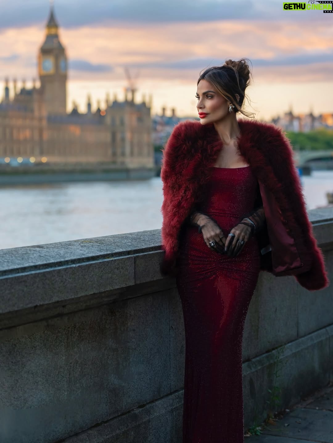 Caterina Valentino - 11.6K Likes - 𝟏 𝐭𝐨 𝟏𝟎 𝐑𝐚𝐭𝐞 𝐦𝐲 𝐨𝐮𝐭𝐟𝐢𝐭 ⁉️ 
Quién más ama este color❓ Amo el rojo intenso 
London you stole my heart 🇬🇧 🫀

Working on a new advertising campaign
Trabajando en nueva campaña publicitaria ✨

Photo: @2dorphoto 
Dress: @ellaboutiquemiami 
Makeup/Hair: @jessbonwickmua 
Jewels @caterinavalentinoworld 

Los amo ♥️

#moda #fashion  #london #Award