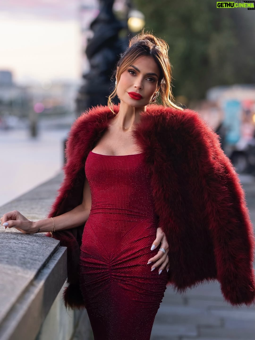 Caterina Valentino - 11.6K Likes - 𝟏 𝐭𝐨 𝟏𝟎 𝐑𝐚𝐭𝐞 𝐦𝐲 𝐨𝐮𝐭𝐟𝐢𝐭 ⁉️ 
Quién más ama este color❓ Amo el rojo intenso 
London you stole my heart 🇬🇧 🫀

Working on a new advertising campaign
Trabajando en nueva campaña publicitaria ✨

Photo: @2dorphoto 
Dress: @ellaboutiquemiami 
Makeup/Hair: @jessbonwickmua 
Jewels @caterinavalentinoworld 

Los amo ♥️

#moda #fashion  #london #Award