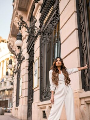 Caterina Valentino Instagram - 🥹 𝐖𝐎𝐖 👏🏻♥️
10 años después…
𝐕𝐈𝐏 es un movimiento global! 🌍
Me escriben mensajes en turco, ruso, francés, árabe, portugués, hindú…chino. A veces, para entender, traduzco el idioma.
Y es que nuestra comunicación es genuina no necesita lenguaje💖
Este movimiento tiene un solo propósito:
✨ Que seas la mejor versión de ti ✨
𝐋𝐎𝐕𝐄 𝐘𝐎𝐔 𝐒𝐎 𝐌𝐔𝐂𝐇 𝐌𝐘 𝐕𝐈𝐏𝐒’𝐬 🫂❣️❣️❣️
💂🏻
🥹 𝐖𝐎𝐖👏🏻♥️
10 years later…
𝐕𝐈𝐏 is now a global movement! 🌍
I get messages in Turkish, Russian, French, Arabic, Portuguese, Hindi, Chinese… Sometimes, I even have to translate to understand them.
But our connection is so genuine… it doesn’t need language. 💖
This movement has only one purpose:
✨ To help you become the best version of yourself ✨
𝐋𝐎𝐕𝐄 𝐘𝐎𝐔 𝐒𝐎 𝐌𝐔𝐂𝐇 𝐌𝐘 𝐕𝐈𝐏’𝐬 🫂❣️❣️❣️
#VIP #caterinavip