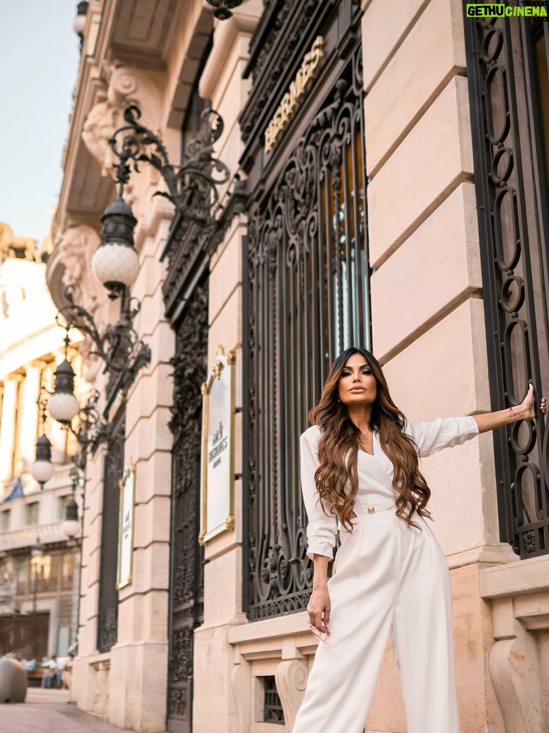 Caterina Valentino - 11.6K Likes - 🥹 𝐖𝐎𝐖 👏🏻♥️
10 años después… 
𝐕𝐈𝐏 es un movimiento global! 🌍
Me escriben mensajes en turco, ruso, francés, árabe, portugués, hindú…chino. A veces, para entender,  traduzco el idioma.
Y es que nuestra comunicación es genuina no necesita lenguaje💖
Este movimiento tiene un solo propósito:
✨ Que seas la mejor versión de ti ✨
𝐋𝐎𝐕𝐄 𝐘𝐎𝐔 𝐒𝐎 𝐌𝐔𝐂𝐇 𝐌𝐘 𝐕𝐈𝐏𝐒’𝐬 🫂❣️❣️❣️

💂🏻

🥹 𝐖𝐎𝐖👏🏻♥️
10 years later…
𝐕𝐈𝐏 is now a global movement! 🌍
I get messages in Turkish, Russian, French, Arabic, Portuguese, Hindi, Chinese… Sometimes, I even have to translate to understand them.
But our connection is so genuine… it doesn’t need language. 💖
This movement has only one purpose:
✨ To help you become the best version of yourself ✨
𝐋𝐎𝐕𝐄 𝐘𝐎𝐔 𝐒𝐎 𝐌𝐔𝐂𝐇 𝐌𝐘 𝐕𝐈𝐏’𝐬 🫂❣️❣️❣️

#VIP #caterinavip