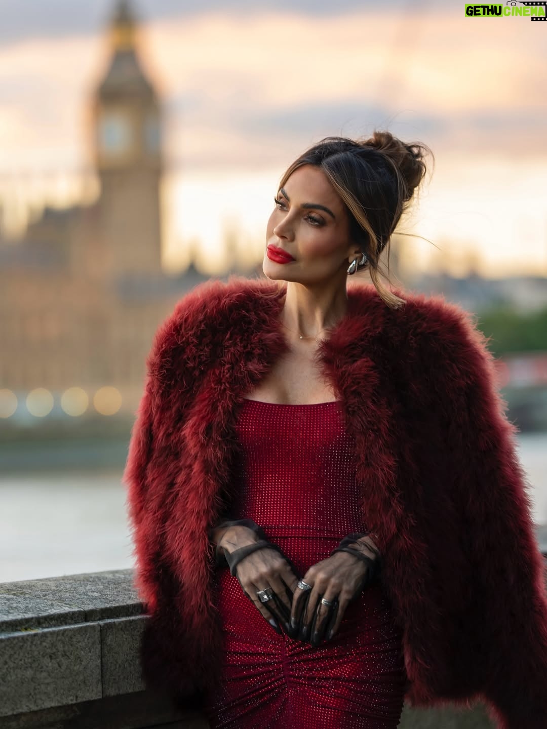Caterina Valentino - 11.6K Likes - 𝟏 𝐭𝐨 𝟏𝟎 𝐑𝐚𝐭𝐞 𝐦𝐲 𝐨𝐮𝐭𝐟𝐢𝐭 ⁉️ 
Quién más ama este color❓ Amo el rojo intenso 
London you stole my heart 🇬🇧 🫀

Working on a new advertising campaign
Trabajando en nueva campaña publicitaria ✨

Photo: @2dorphoto 
Dress: @ellaboutiquemiami 
Makeup/Hair: @jessbonwickmua 
Jewels @caterinavalentinoworld 

Los amo ♥️

#moda #fashion  #london #Award