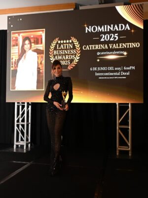 Caterina Valentino Instagram - About last night 💫
Thank you MIAMI for this incredible honor and recognition!
Gracias @latinbusinessawards_ por este premio.
Thank you FAMILY 𝐕𝐈𝐏 around the world.
𝐄𝐬𝐭𝐞 𝐩𝐫𝐞𝐦𝐢𝐨 𝐞𝐬 𝐩𝐚𝐫𝐚 𝐮𝐬𝐭𝐞𝐝𝐞𝐬
ARRIBA LATINOS ♥️
Stronger together!
#dress @ellaboutiquemiami
#makeup @cesardiazvip
#Hair @cesardiazvip @mghairbeautysalon
#AwardWinner #miami #StrongerTogether