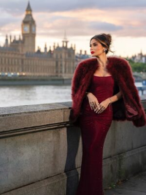 Caterina Valentino Instagram - 𝟏 𝐭𝐨 𝟏𝟎 𝐑𝐚𝐭𝐞 𝐦𝐲 𝐨𝐮𝐭𝐟𝐢𝐭 ⁉️
Quién más ama este color❓ Amo el rojo intenso
London you stole my heart 🇬🇧 🫀
Working on a new advertising campaign
Trabajando en nueva campaña publicitaria ✨
Photo: @2dorphoto
Dress: @ellaboutiquemiami
Makeup/Hair: @jessbonwickmua
Jewels @caterinavalentinoworld
Los amo ♥️
#moda #fashion #london #Award