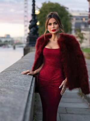 Caterina Valentino Instagram - 𝟏 𝐭𝐨 𝟏𝟎 𝐑𝐚𝐭𝐞 𝐦𝐲 𝐨𝐮𝐭𝐟𝐢𝐭 ⁉️
Quién más ama este color❓ Amo el rojo intenso
London you stole my heart 🇬🇧 🫀
Working on a new advertising campaign
Trabajando en nueva campaña publicitaria ✨
Photo: @2dorphoto
Dress: @ellaboutiquemiami
Makeup/Hair: @jessbonwickmua
Jewels @caterinavalentinoworld
Los amo ♥️
#moda #fashion #london #Award