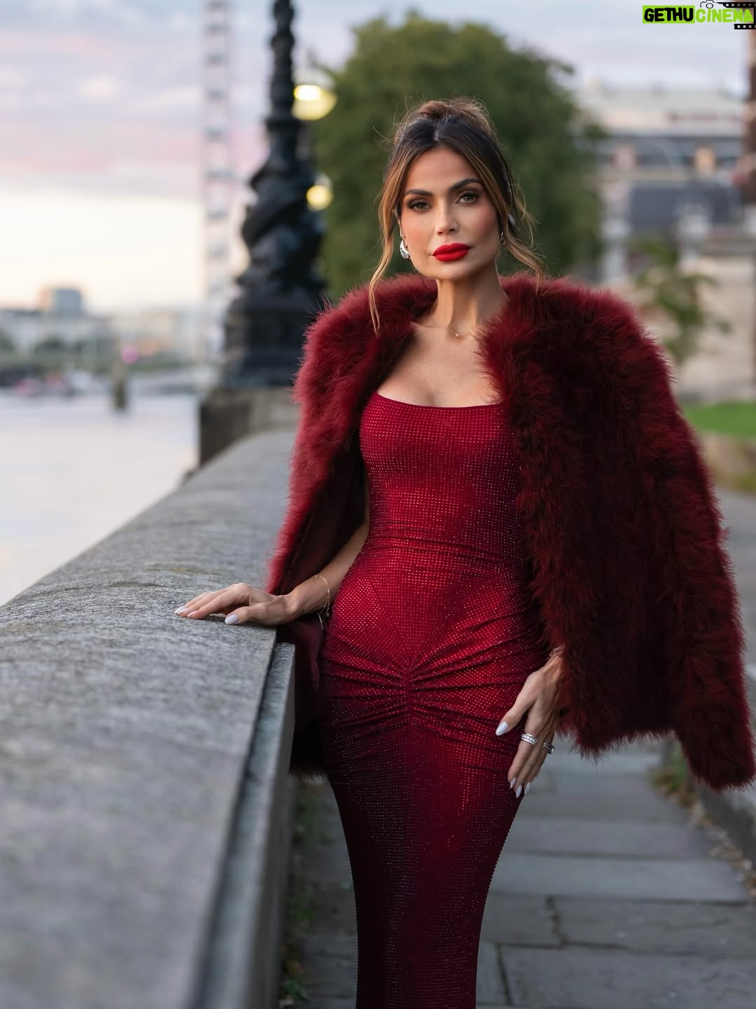 Caterina Valentino - 11.6K Likes - 𝟏 𝐭𝐨 𝟏𝟎 𝐑𝐚𝐭𝐞 𝐦𝐲 𝐨𝐮𝐭𝐟𝐢𝐭 ⁉️ 
Quién más ama este color❓ Amo el rojo intenso 
London you stole my heart 🇬🇧 🫀

Working on a new advertising campaign
Trabajando en nueva campaña publicitaria ✨

Photo: @2dorphoto 
Dress: @ellaboutiquemiami 
Makeup/Hair: @jessbonwickmua 
Jewels @caterinavalentinoworld 

Los amo ♥️

#moda #fashion  #london #Award