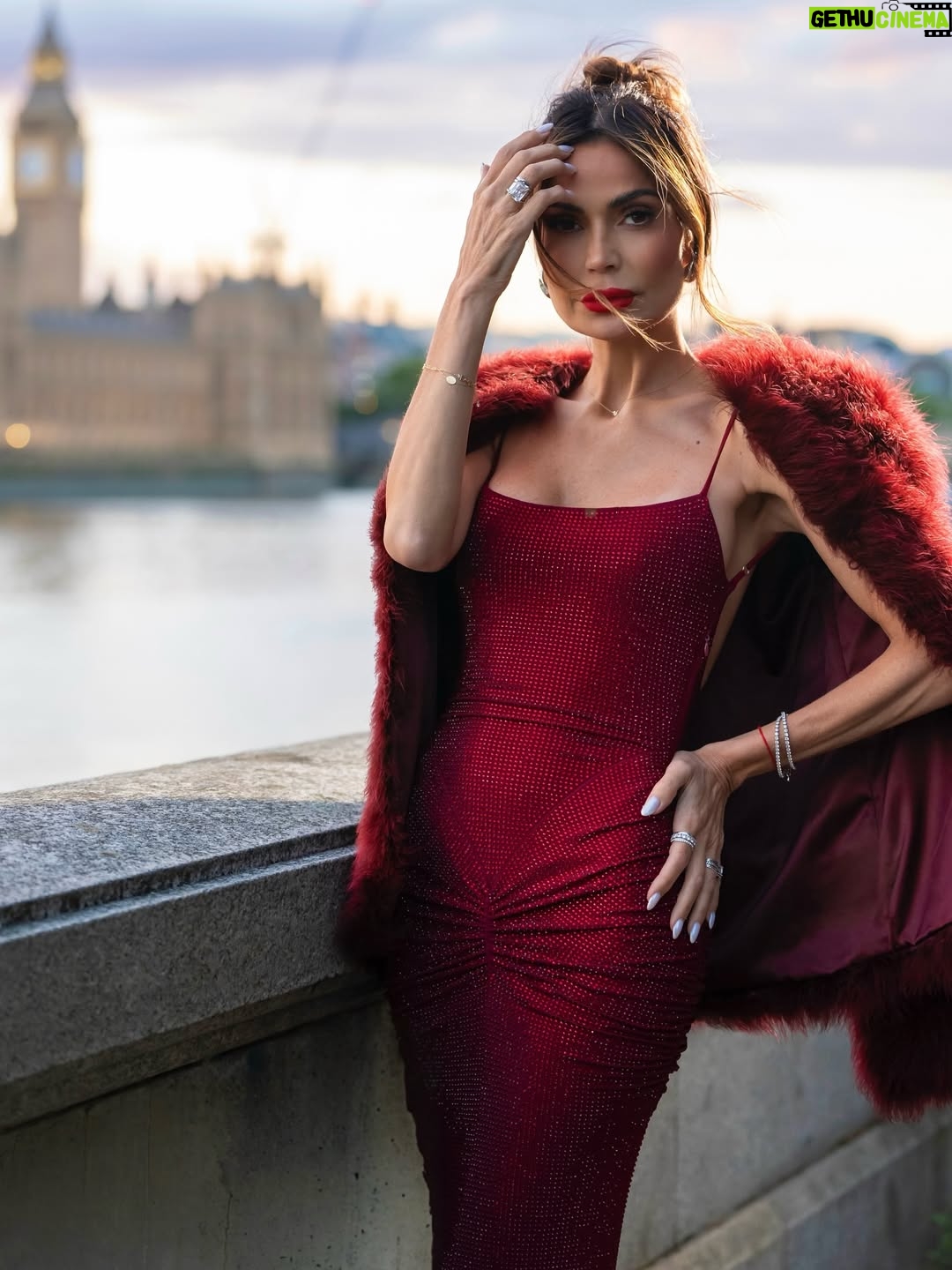 Caterina Valentino - 11.6K Likes - 𝟏 𝐭𝐨 𝟏𝟎 𝐑𝐚𝐭𝐞 𝐦𝐲 𝐨𝐮𝐭𝐟𝐢𝐭 ⁉️ 
Quién más ama este color❓ Amo el rojo intenso 
London you stole my heart 🇬🇧 🫀

Working on a new advertising campaign
Trabajando en nueva campaña publicitaria ✨

Photo: @2dorphoto 
Dress: @ellaboutiquemiami 
Makeup/Hair: @jessbonwickmua 
Jewels @caterinavalentinoworld 

Los amo ♥️

#moda #fashion  #london #Award
