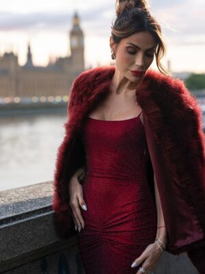 Caterina Valentino Instagram - 𝟏 𝐭𝐨 𝟏𝟎 𝐑𝐚𝐭𝐞 𝐦𝐲 𝐨𝐮𝐭𝐟𝐢𝐭 ⁉️
Quién más ama este color❓ Amo el rojo intenso
London you stole my heart 🇬🇧 🫀
Working on a new advertising campaign
Trabajando en nueva campaña publicitaria ✨
Photo: @2dorphoto
Dress: @ellaboutiquemiami
Makeup/Hair: @jessbonwickmua
Jewels @caterinavalentinoworld
Los amo ♥️
#moda #fashion #london #Award