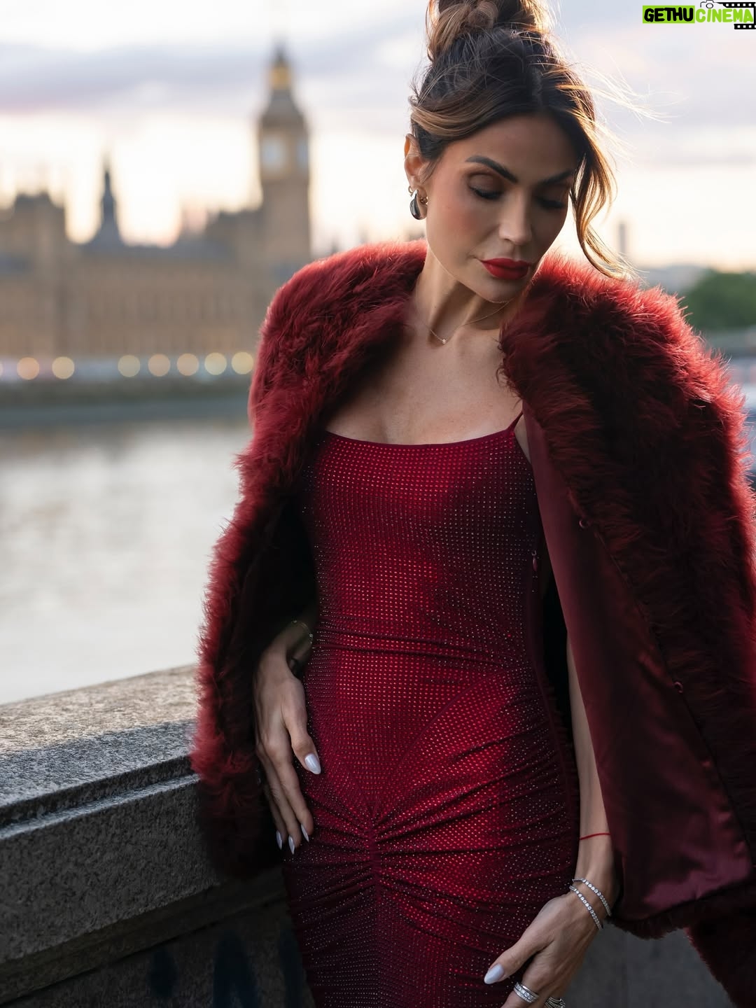 Caterina Valentino - 11.6K Likes - 𝟏 𝐭𝐨 𝟏𝟎 𝐑𝐚𝐭𝐞 𝐦𝐲 𝐨𝐮𝐭𝐟𝐢𝐭 ⁉️ 
Quién más ama este color❓ Amo el rojo intenso 
London you stole my heart 🇬🇧 🫀

Working on a new advertising campaign
Trabajando en nueva campaña publicitaria ✨

Photo: @2dorphoto 
Dress: @ellaboutiquemiami 
Makeup/Hair: @jessbonwickmua 
Jewels @caterinavalentinoworld 

Los amo ♥️

#moda #fashion  #london #Award