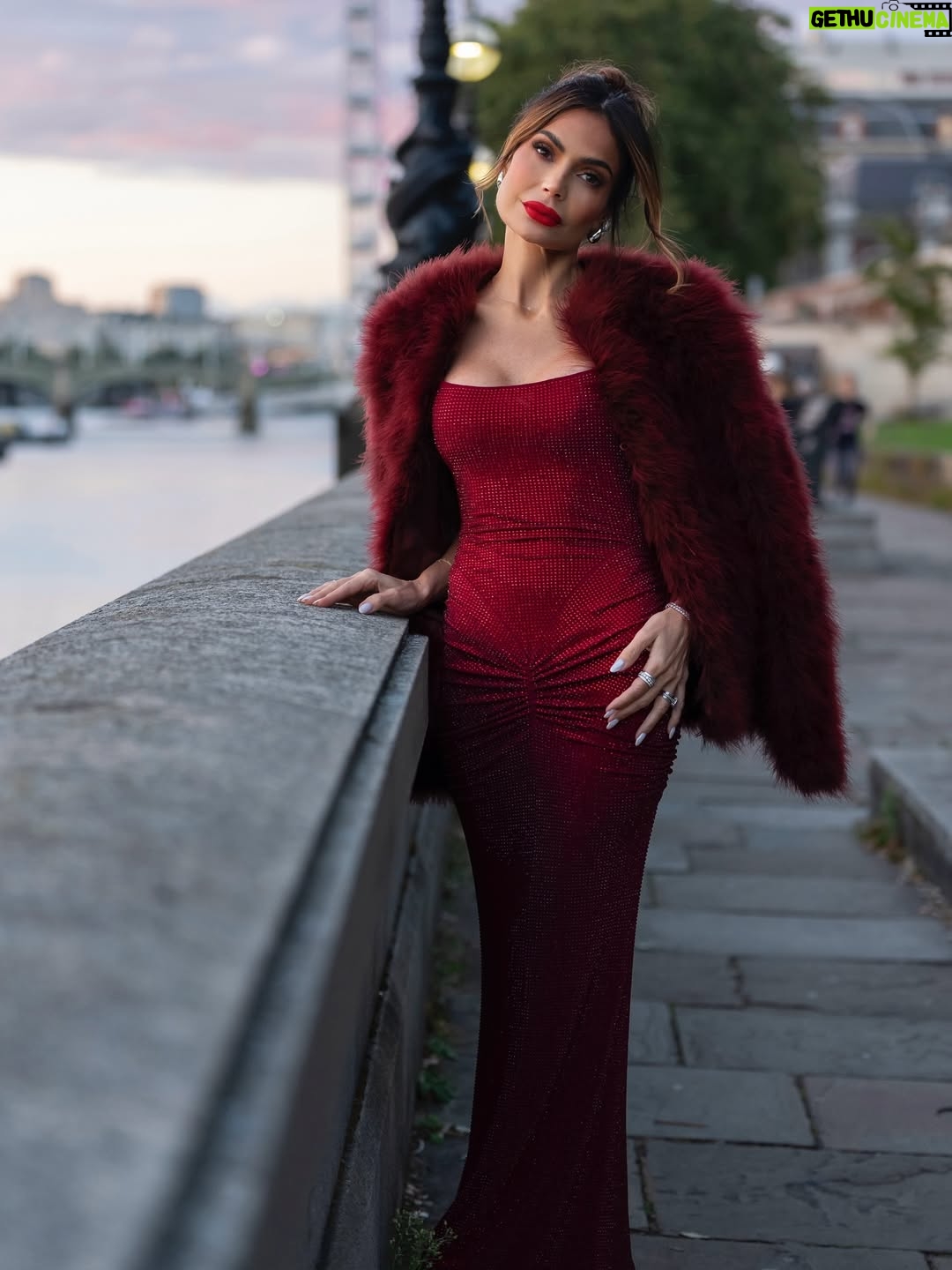 Caterina Valentino - 11.6K Likes - 𝟏 𝐭𝐨 𝟏𝟎 𝐑𝐚𝐭𝐞 𝐦𝐲 𝐨𝐮𝐭𝐟𝐢𝐭 ⁉️ 
Quién más ama este color❓ Amo el rojo intenso 
London you stole my heart 🇬🇧 🫀

Working on a new advertising campaign
Trabajando en nueva campaña publicitaria ✨

Photo: @2dorphoto 
Dress: @ellaboutiquemiami 
Makeup/Hair: @jessbonwickmua 
Jewels @caterinavalentinoworld 

Los amo ♥️

#moda #fashion  #london #Award