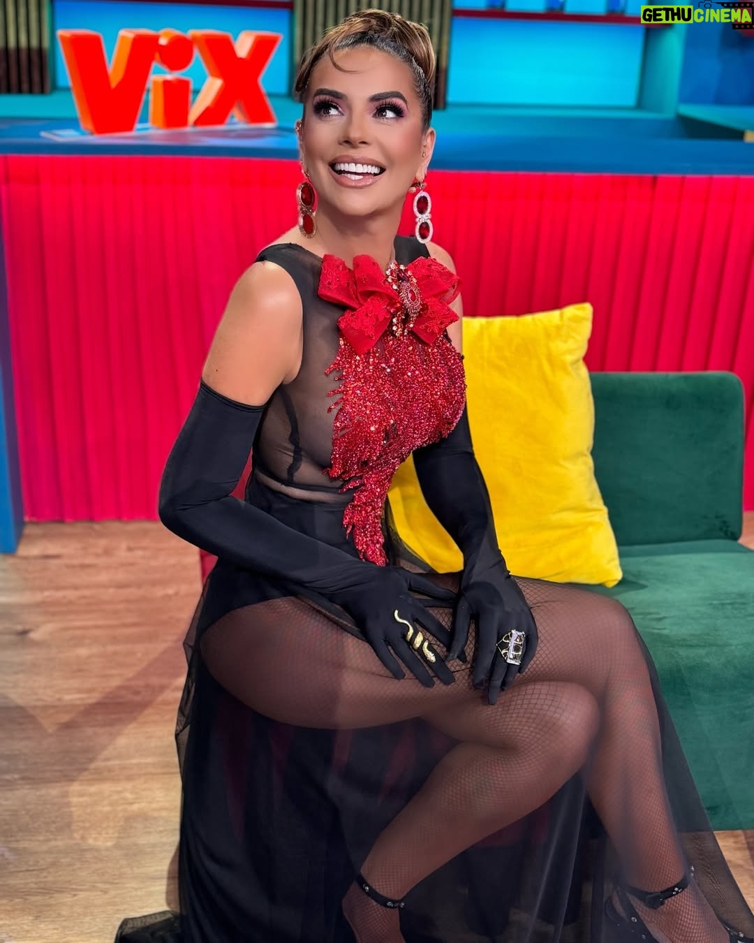 Cecilia Galliano - 35.3K Likes - Linda Noche ❤️ 
👗 @israel_garrido_moda 
💄 @julioarroyo 
💇🏻‍♀️ @giorangel25 
💍 @fernandorodriguezdesign_ 
💍