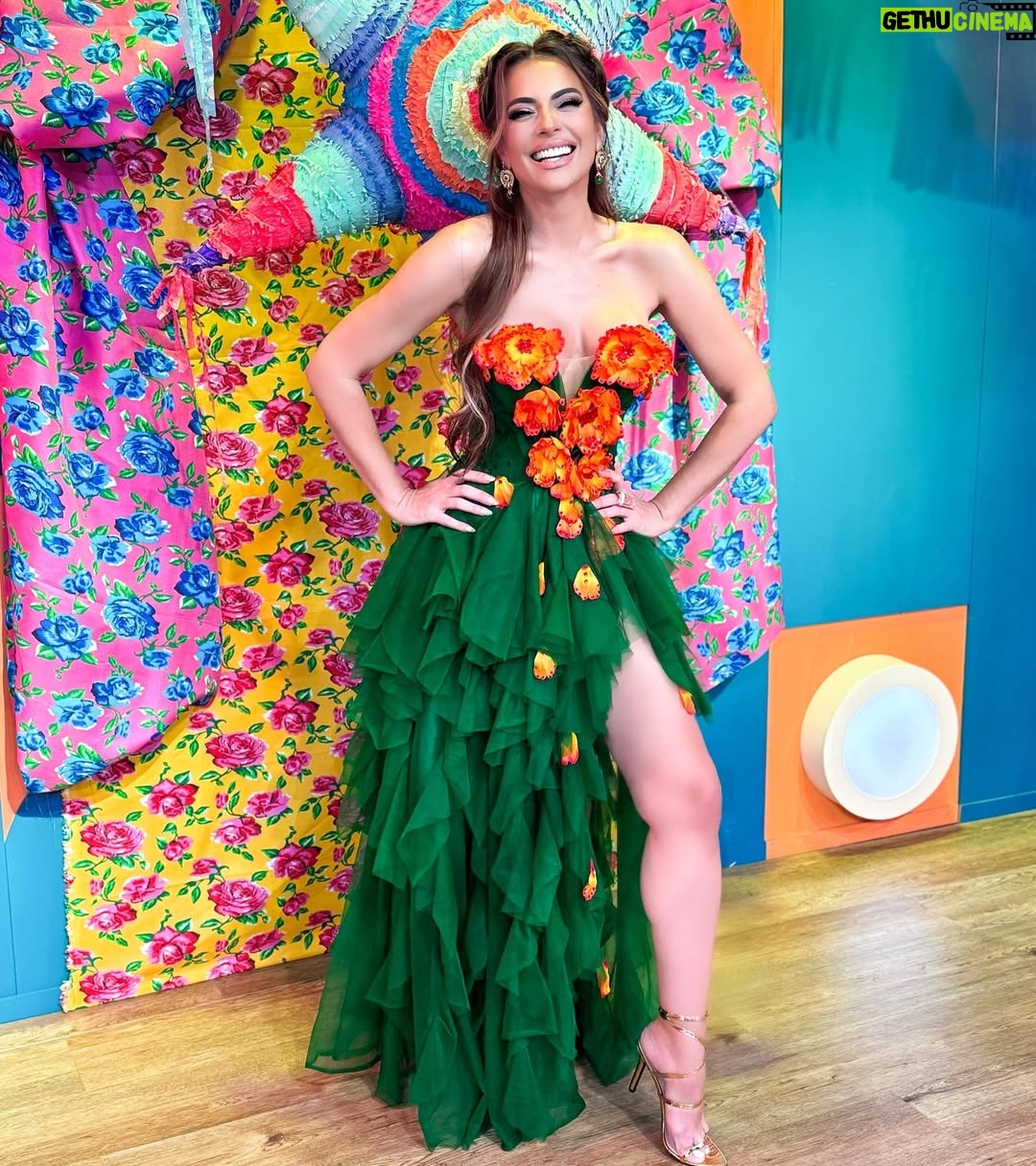 Cecilia Galliano - 36.5K Likes - Que gran fiesta hoy y que gran vestido de @israel_garrido_moda una noche preciosa ❤️💃❤️💃 siempre @vix @decorarteaccesorios