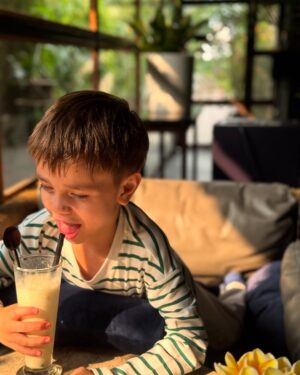 Celine Evangelista Instagram - Ketika akhirnya minum Gula 😎