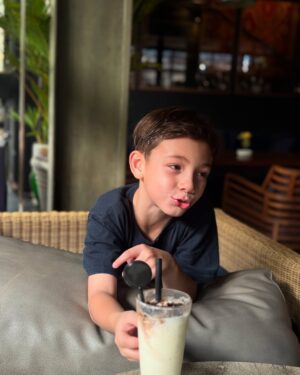 Celine Evangelista Instagram - Ketika akhirnya minum Gula 😎